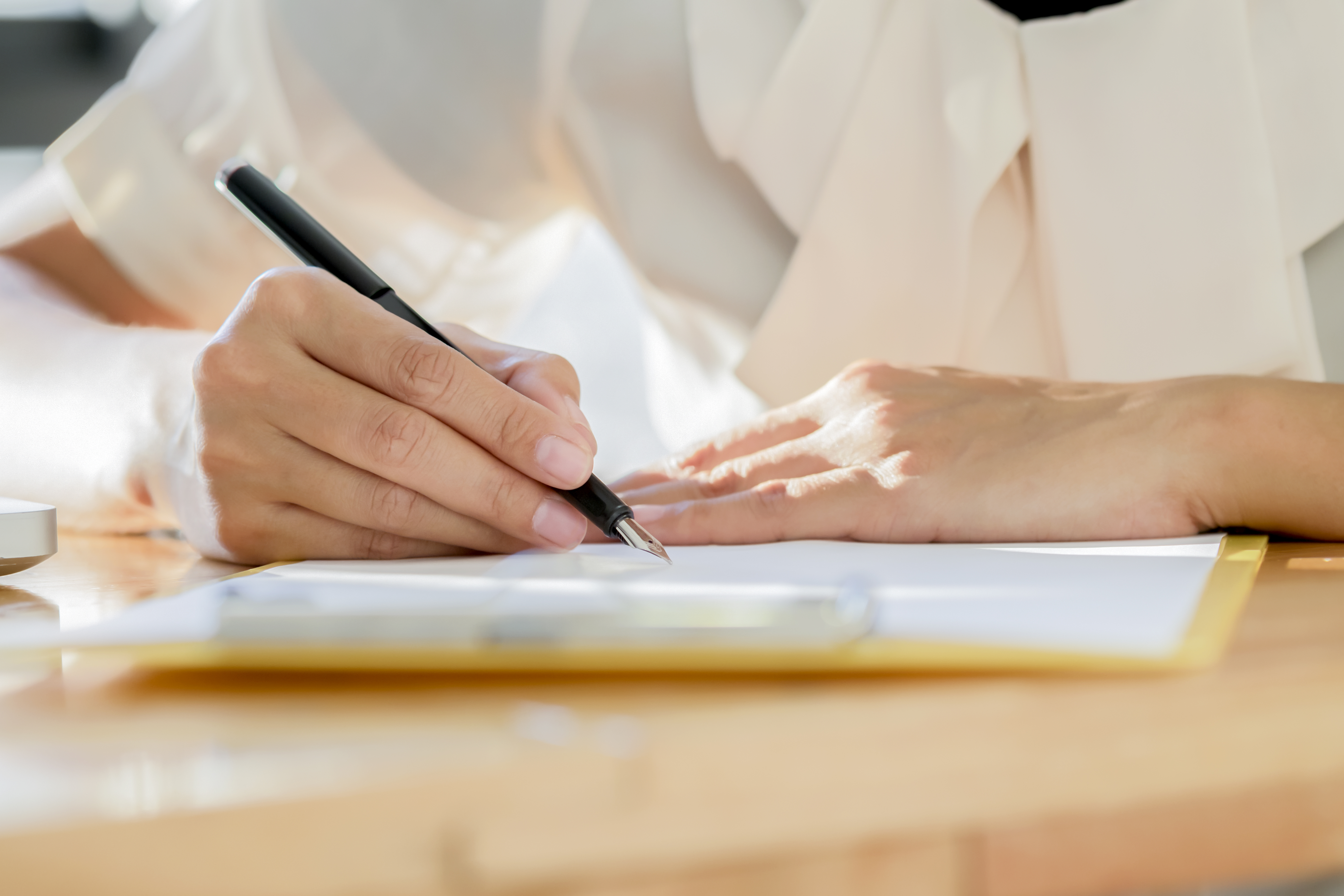 asian-business-woman-signing-contract-document-making-deal-xd